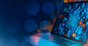 Laptop exibindo impressão digital e código binário para Identity and Access Management em fundo azul com bokeh